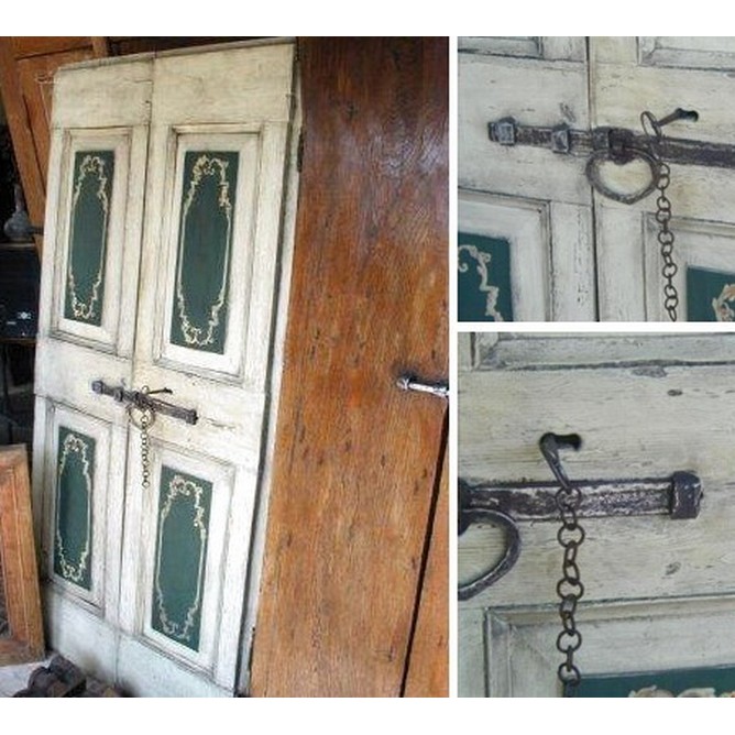 Porta antica restaurata, laccata e dipinta